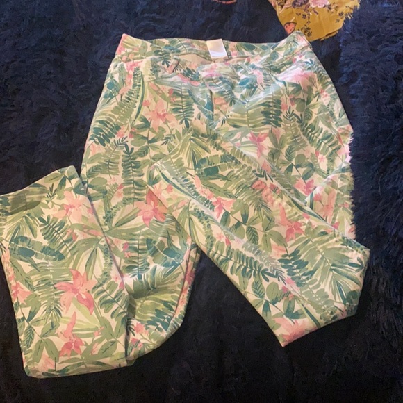 Old Navy Pants - Size four regular standard old navy business slacks